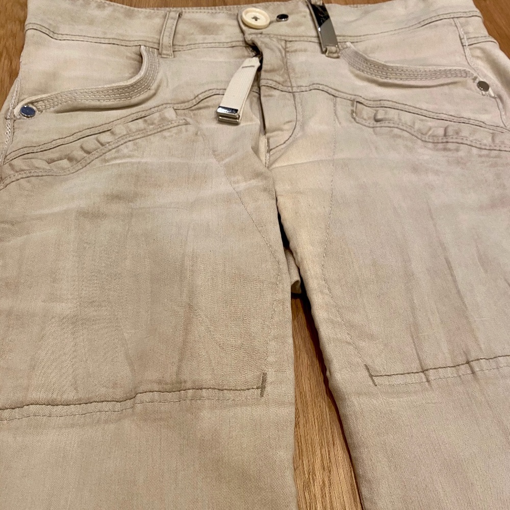 HIGH Jeans - Picture 8 of 13